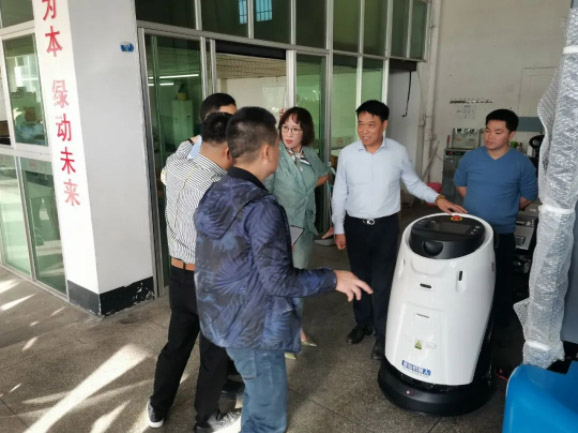 情暖永新昌丨熱烈歡迎廈門(mén)總商會(huì)舉辦的哈工大會(huì)長(zhǎng)班同學(xué)光臨廈門(mén)永新昌參觀(guān)指導(dǎo)。